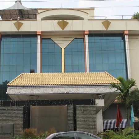 Zip By Spree Hotels Surabi International فيلوري المظهر الخارجي الصورة