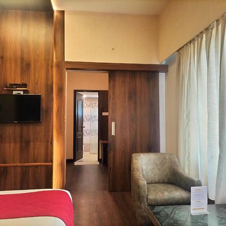 Zip By Spree Hotels Surabi International فيلوري المظهر الخارجي الصورة