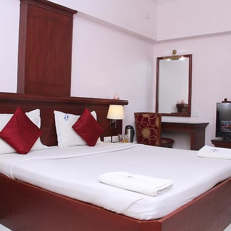 Zip By Spree Hotels Surabi International فيلوري المظهر الخارجي الصورة