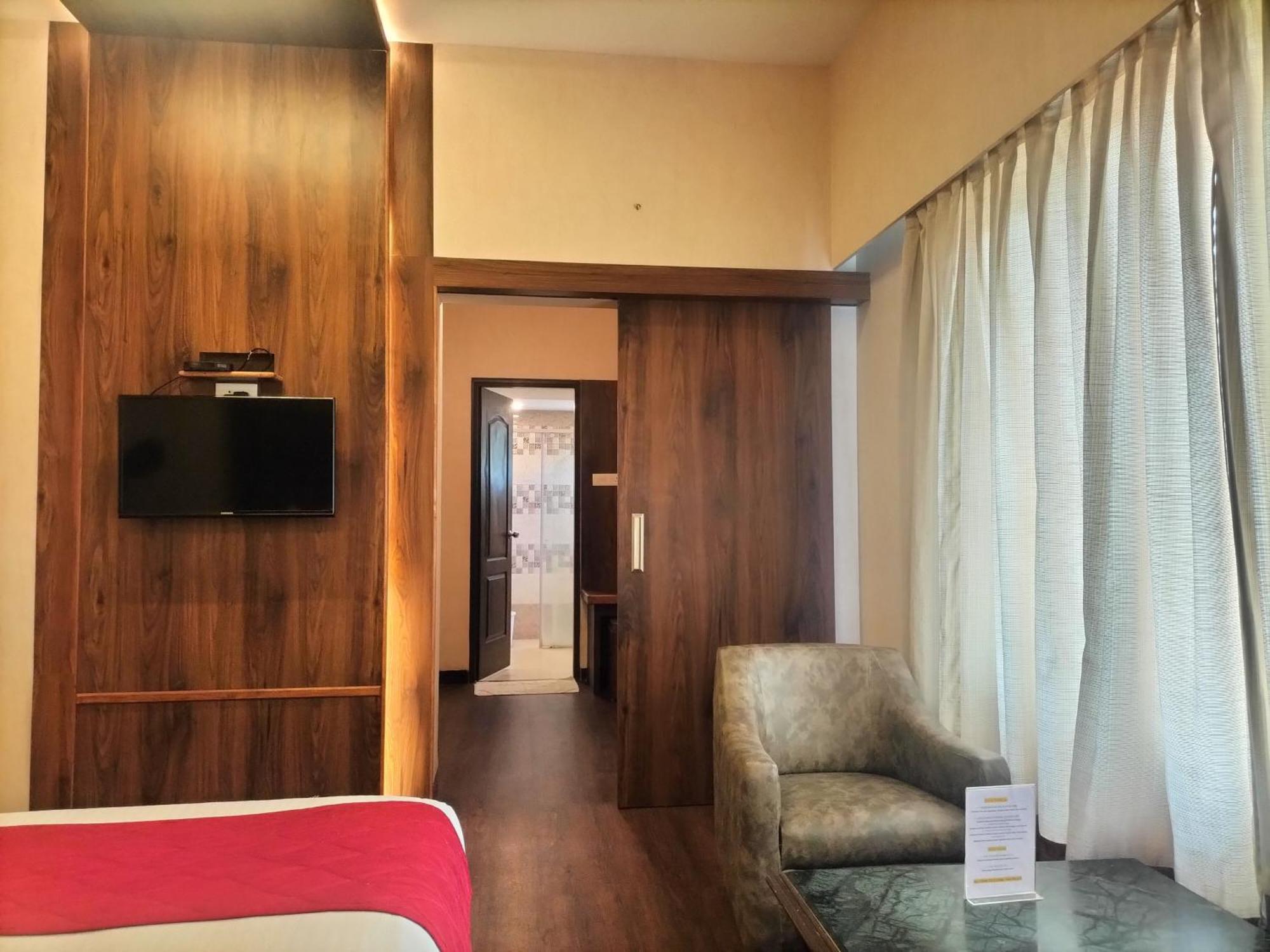 Zip By Spree Hotels Surabi International فيلوري المظهر الخارجي الصورة