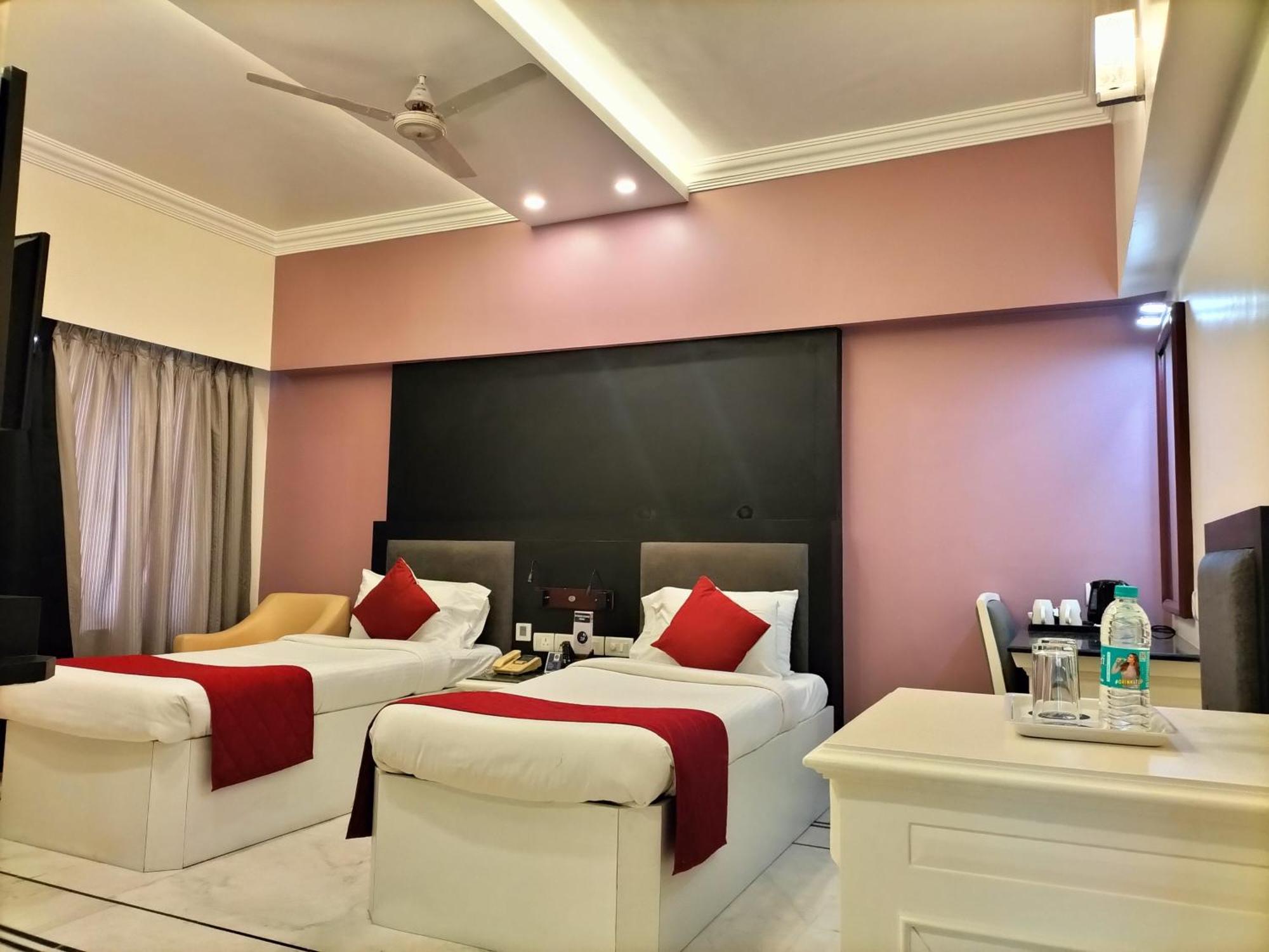 Zip By Spree Hotels Surabi International فيلوري المظهر الخارجي الصورة