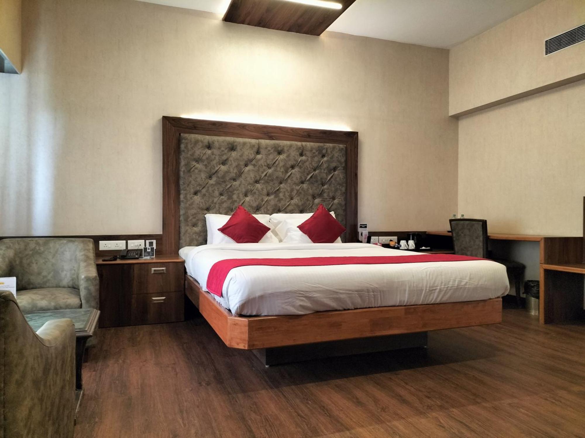 Zip By Spree Hotels Surabi International فيلوري المظهر الخارجي الصورة