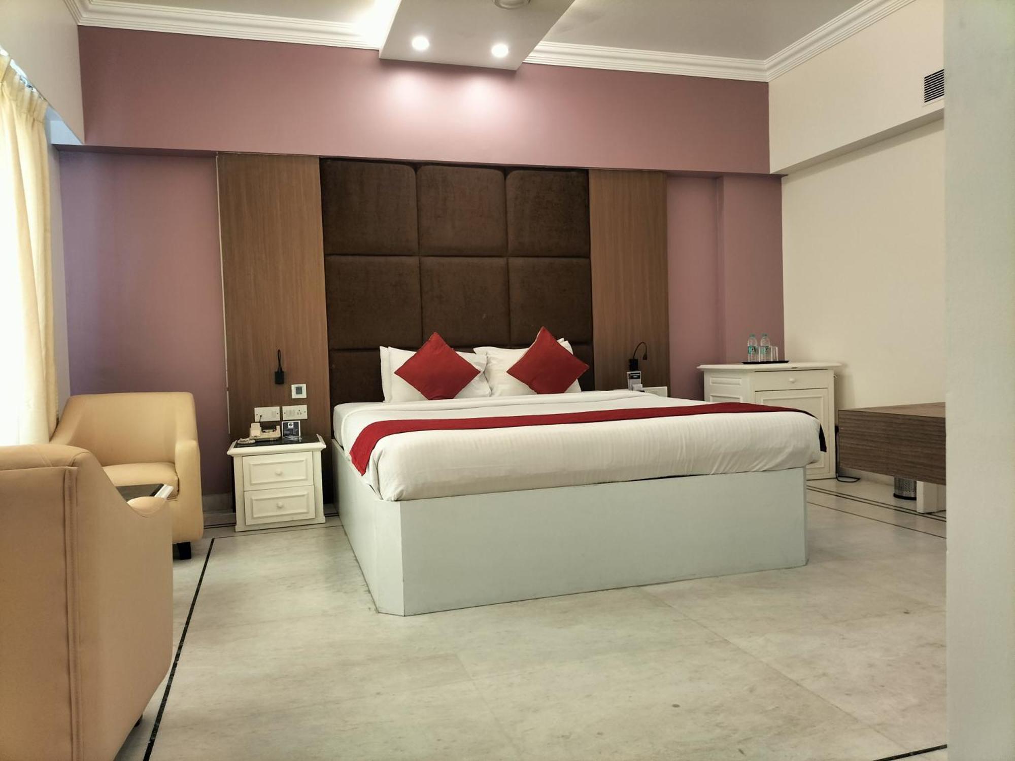 Zip By Spree Hotels Surabi International فيلوري المظهر الخارجي الصورة