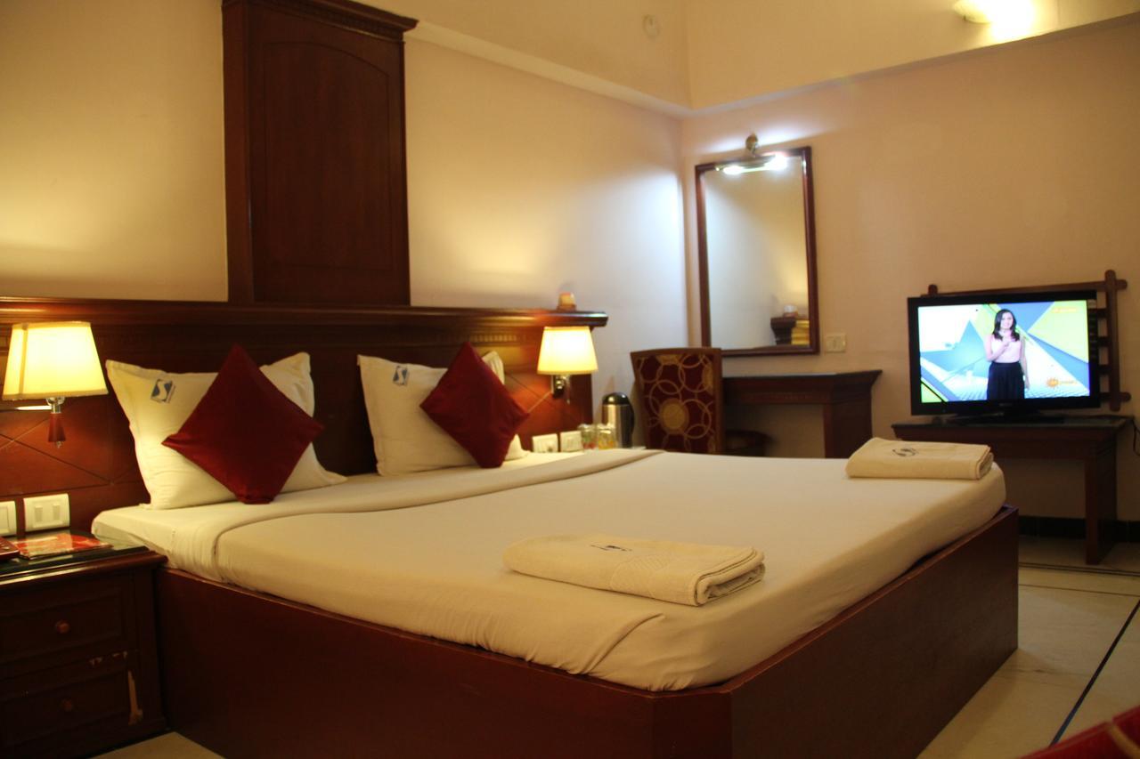 Zip By Spree Hotels Surabi International فيلوري المظهر الخارجي الصورة